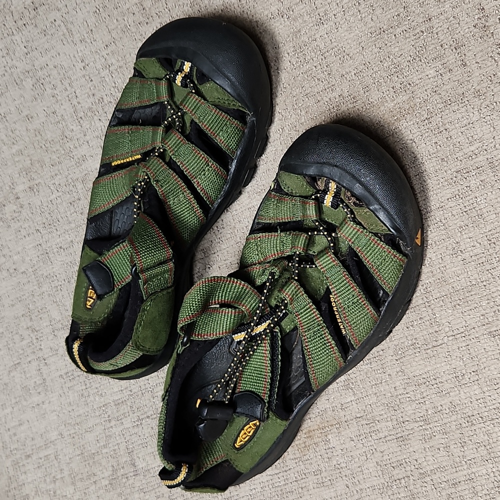 EUC Keen sandals